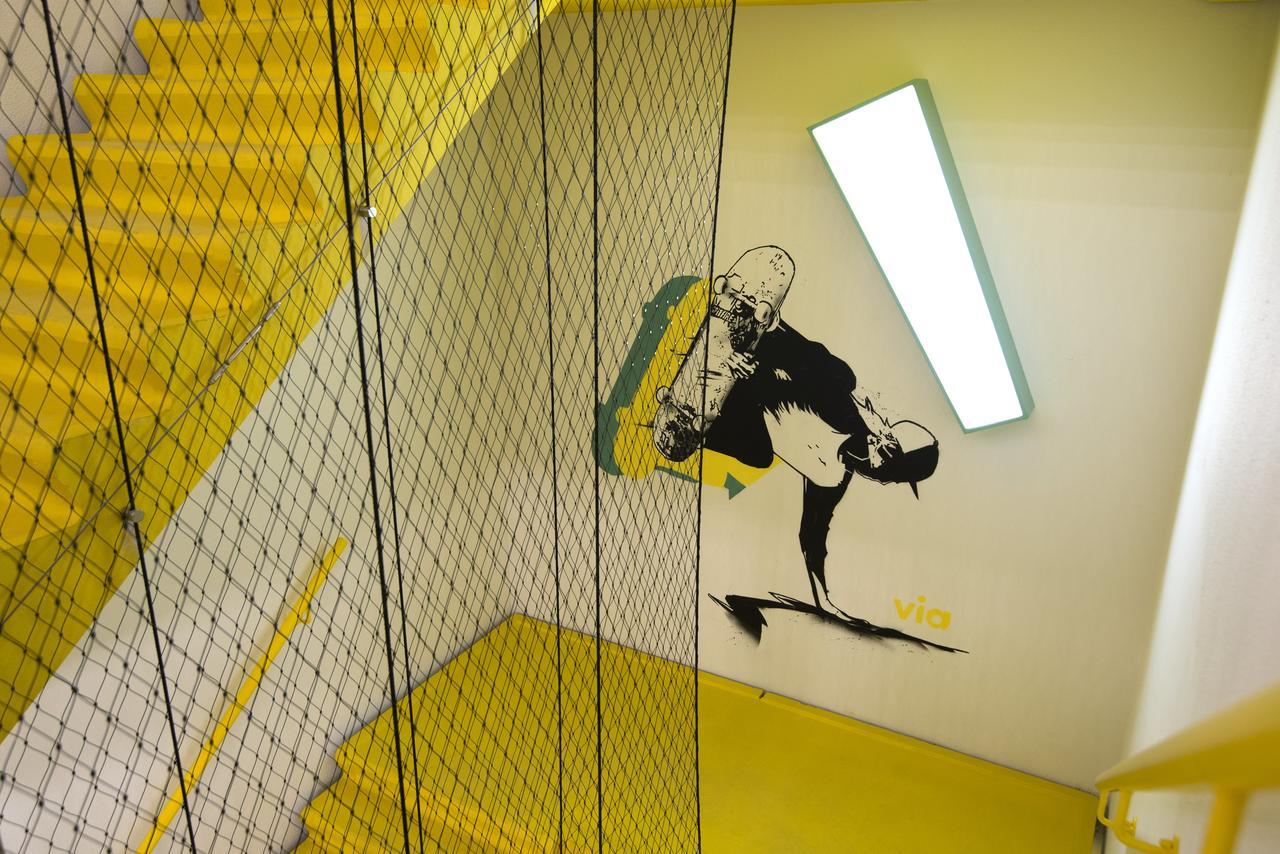 Via Amsterdam Hostel Diemen Bagian luar foto