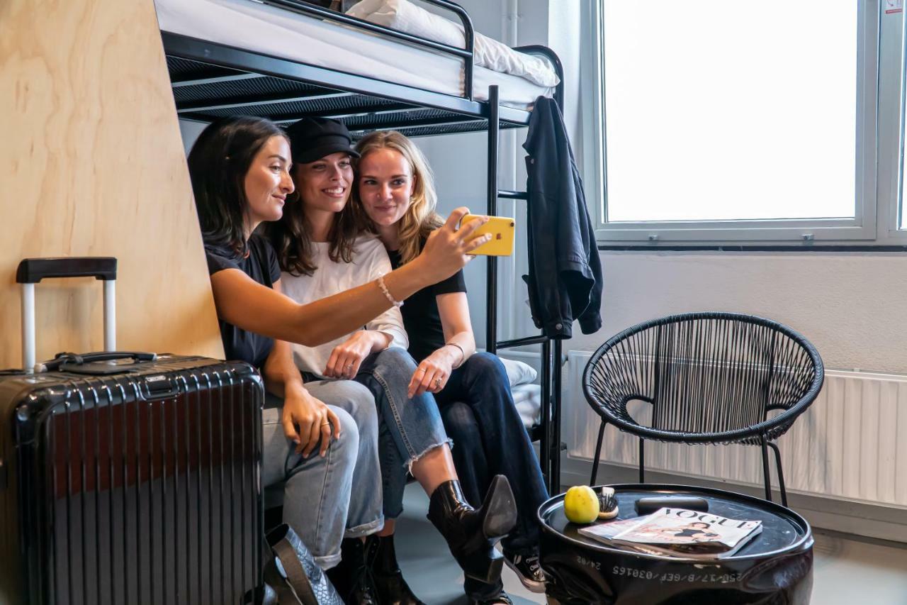 Via Amsterdam Hostel Diemen Bagian luar foto