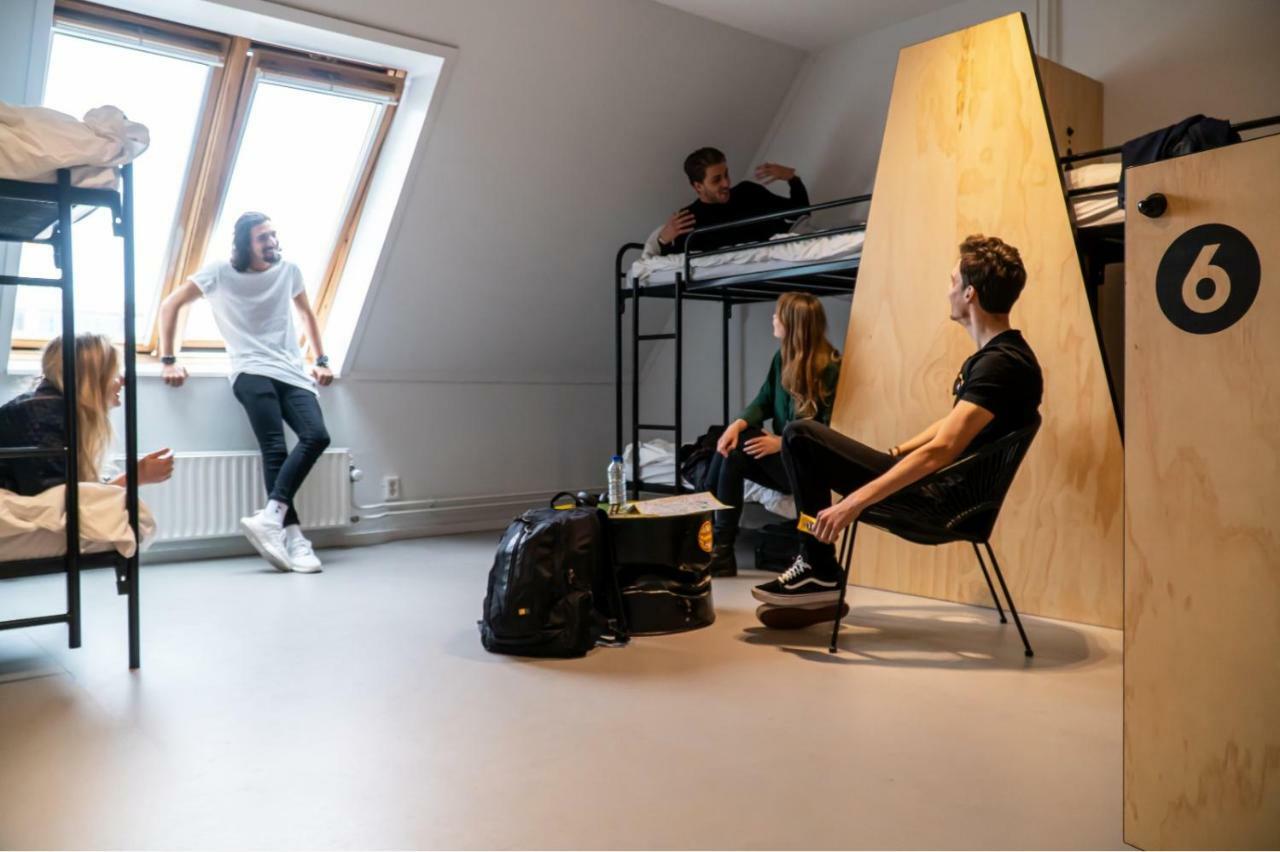 Via Amsterdam Hostel Diemen Bagian luar foto
