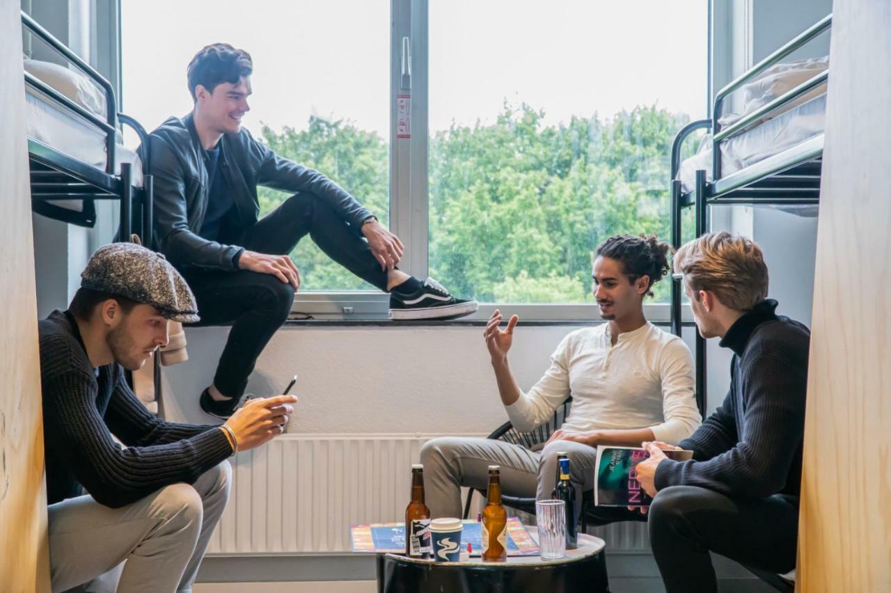 Via Amsterdam Hostel Diemen Bagian luar foto