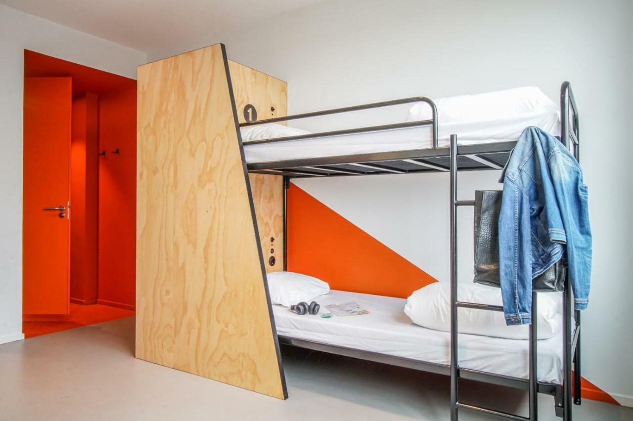Via Amsterdam Hostel Diemen Bagian luar foto